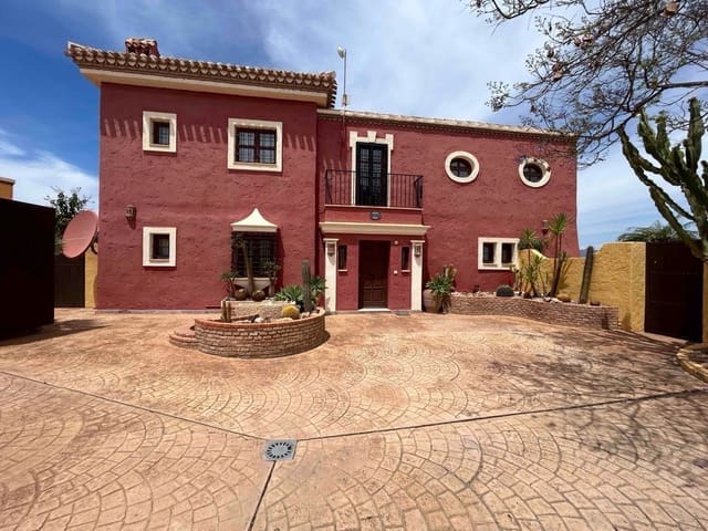 4 bedroom Villa for sale in Cuevas del Almanzora with pool garage - € 750,000 (Ref: 9481670)