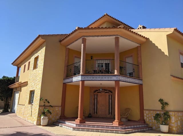 4 bedroom Villa for sale in Cuevas del Almanzora with garage - € 294,900 (Ref: 9523466)