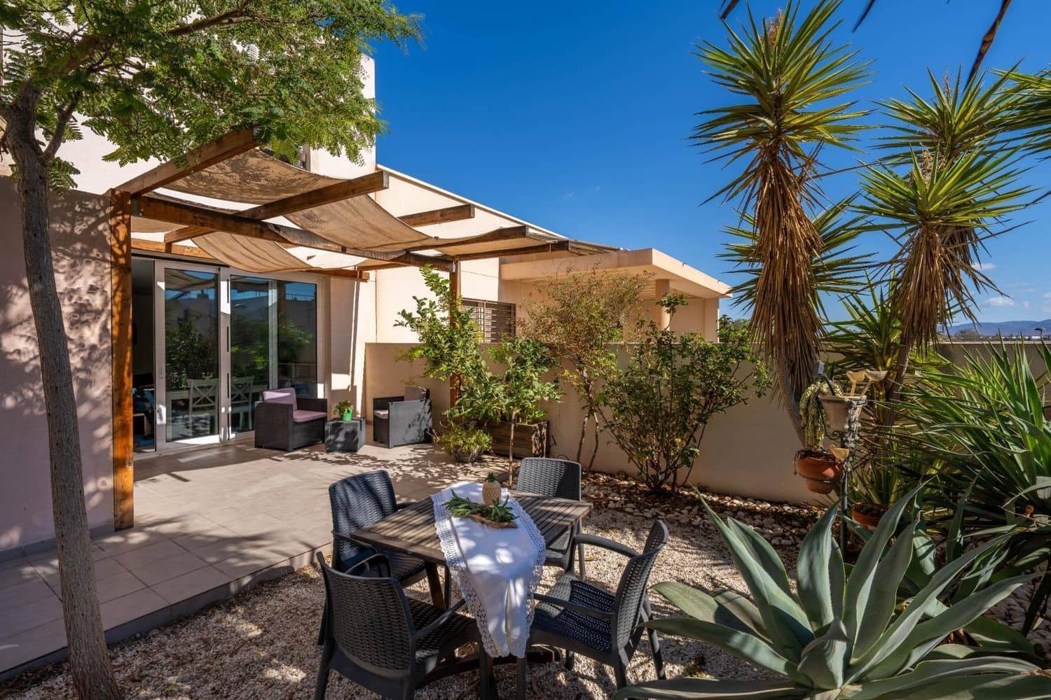 6 soveværelse Villa til salg i Almeria by med garage - € 660.000 (Ref: 9524675)