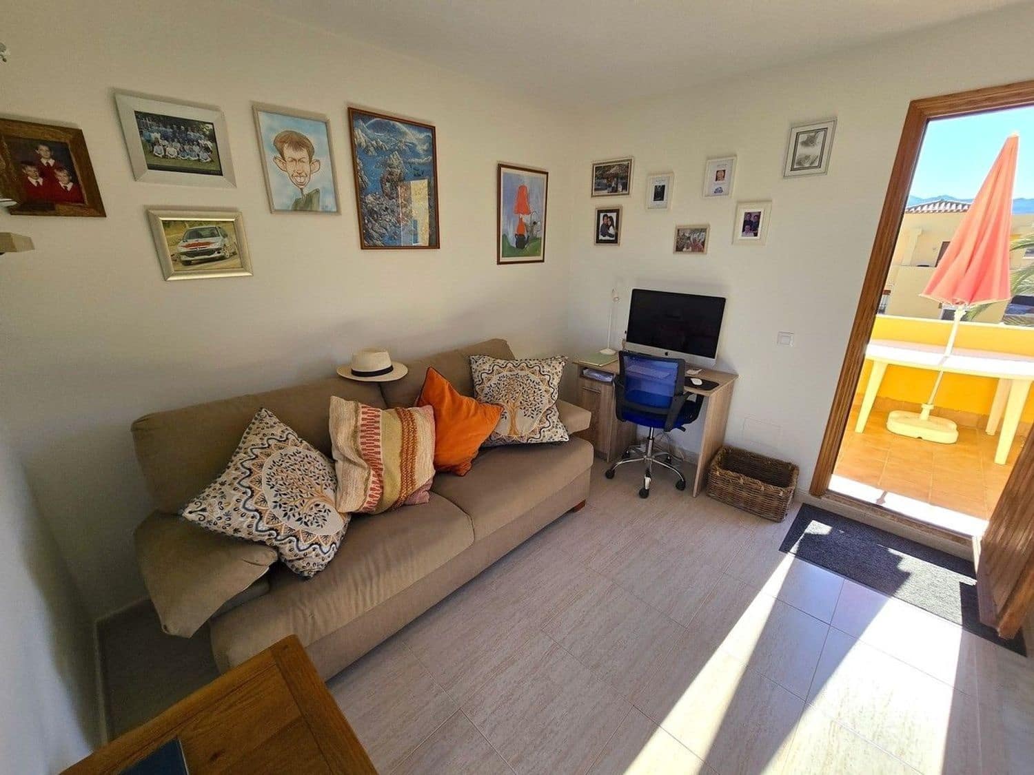 2 slaapkamer Huis te koop in Almeria stad met zwembad garage - € 139.950 (Ref: 9532517)