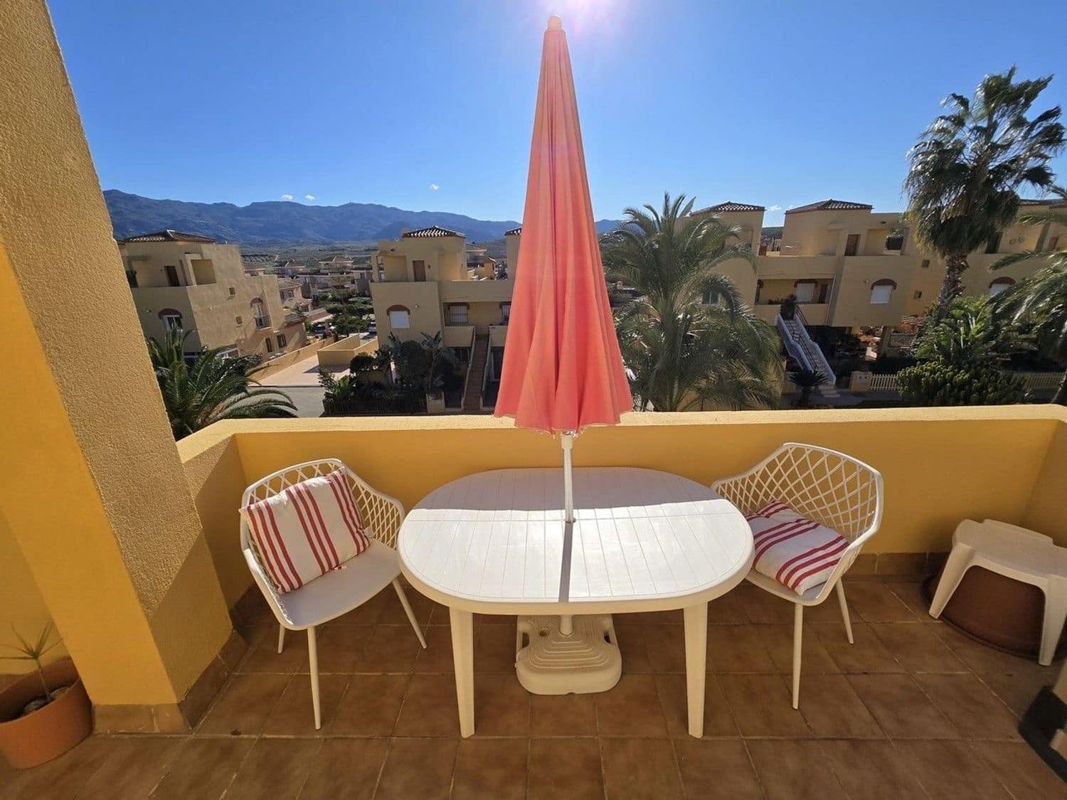 2 slaapkamer Huis te koop in Almeria stad met zwembad garage - € 139.950 (Ref: 9532517)