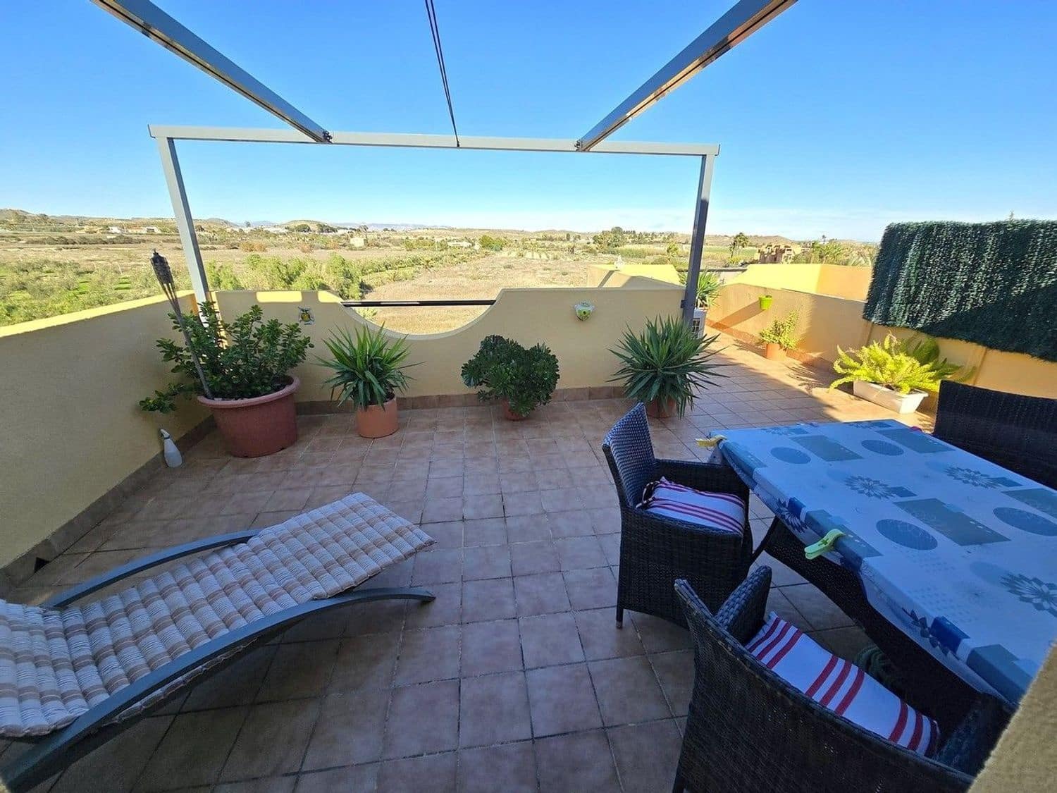 2 slaapkamer Huis te koop in Almeria stad met zwembad garage - € 139.950 (Ref: 9532517)