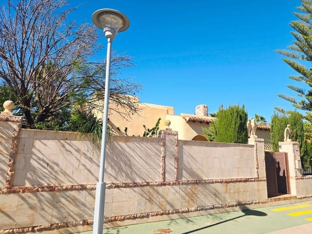 4 makuuhuone Huvila myytävänä paikassa Puerto del Rey, Vera mukana uima-altaan 
autotalli - 750 000 € (Ref: 9547392)