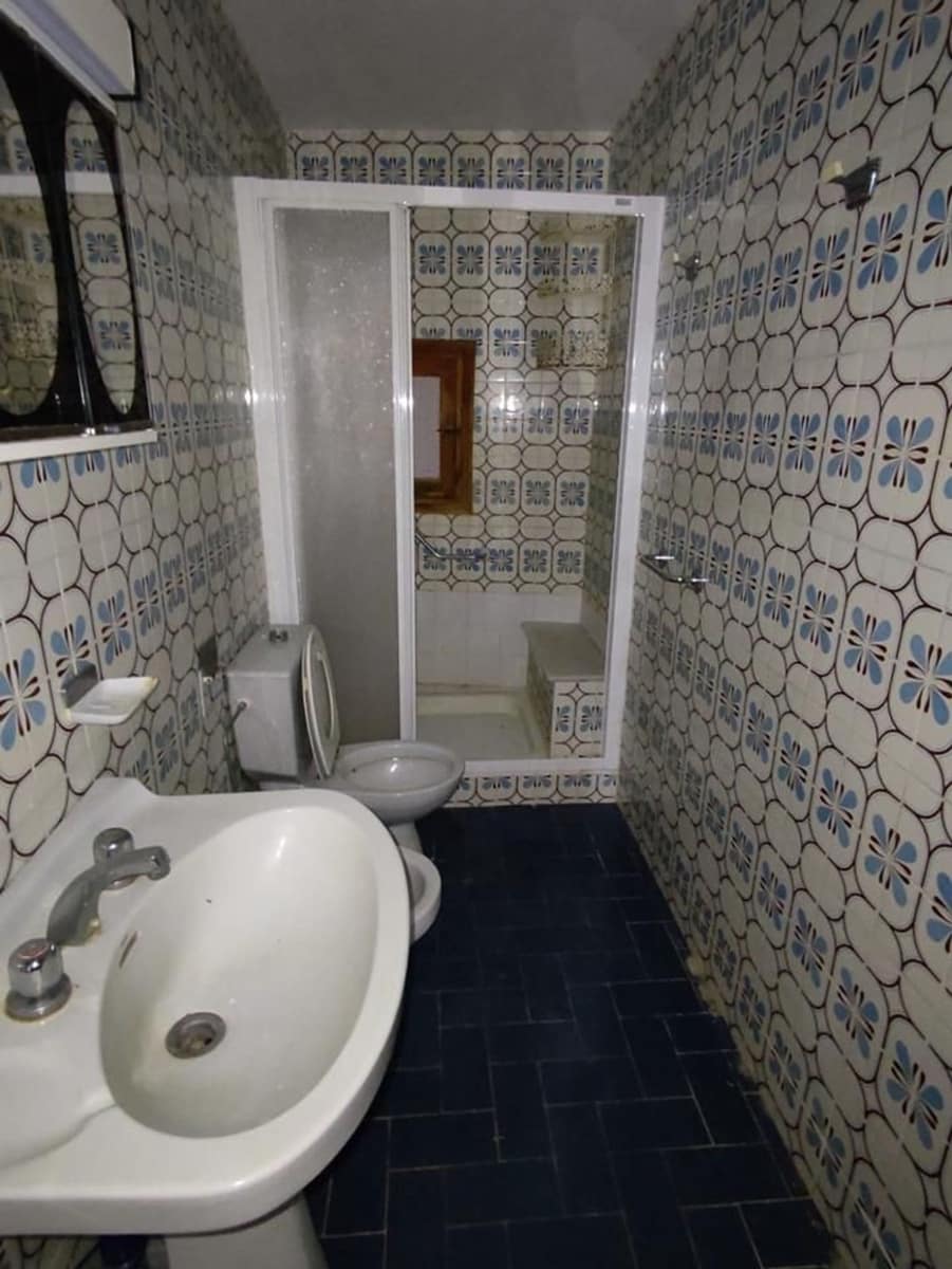 7 bedroom Villa for sale in Almeria city with garage - € 105,000 (Ref: 9563780)