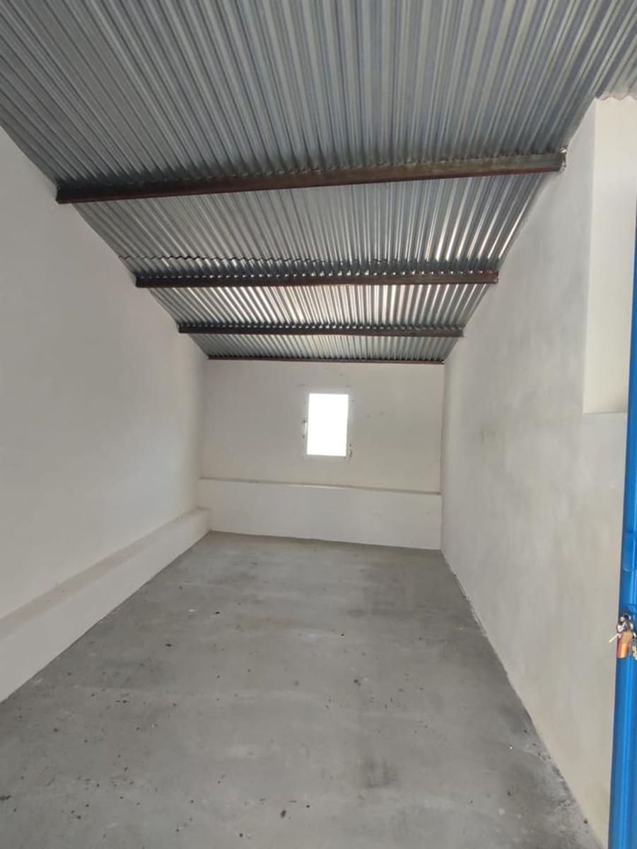 7 bedroom Villa for sale in Almeria city with garage - € 105,000 (Ref: 9563780)