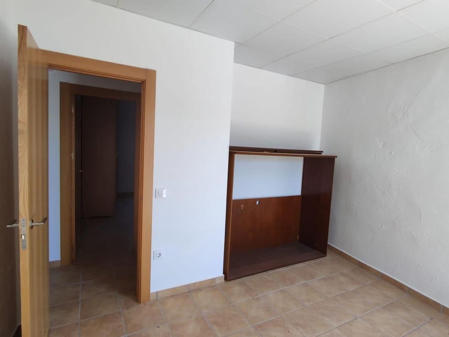 7 bedroom Villa for sale in Almeria city with garage - € 105,000 (Ref: 9563780)