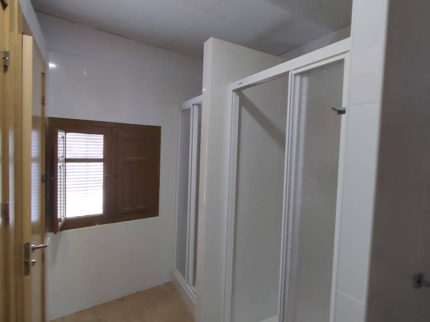 7 bedroom Villa for sale in Almeria city with garage - € 105,000 (Ref: 9563780)