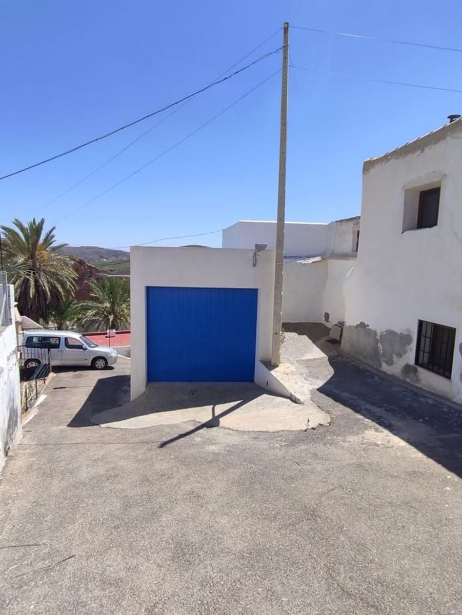 7 bedroom Villa for sale in Almeria city with garage - € 105,000 (Ref: 9563780)