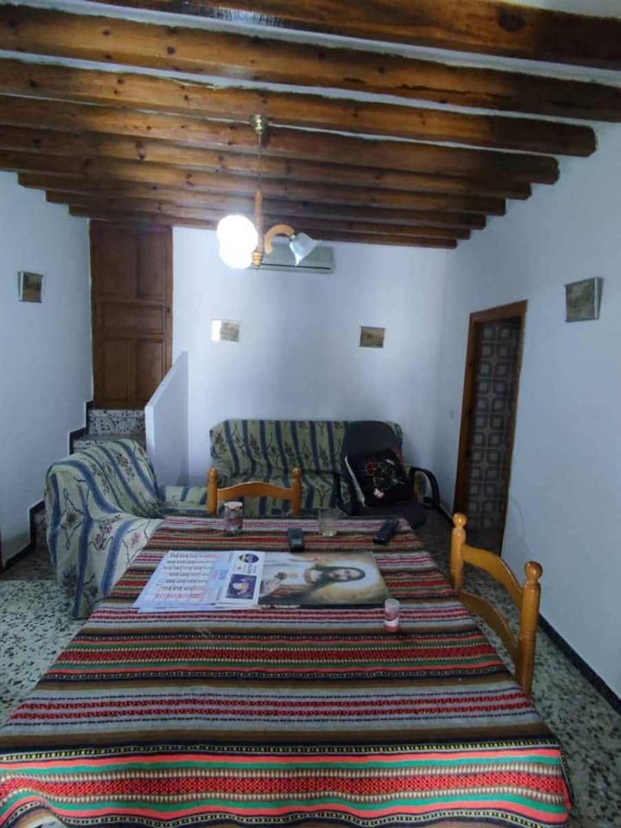 7 bedroom Villa for sale in Almeria city with garage - € 105,000 (Ref: 9563780)