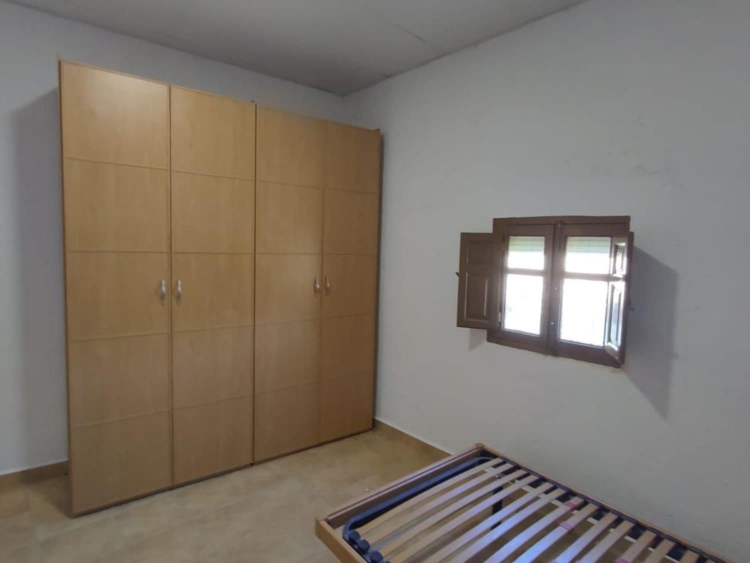 7 bedroom Villa for sale in Almeria city with garage - € 105,000 (Ref: 9563780)