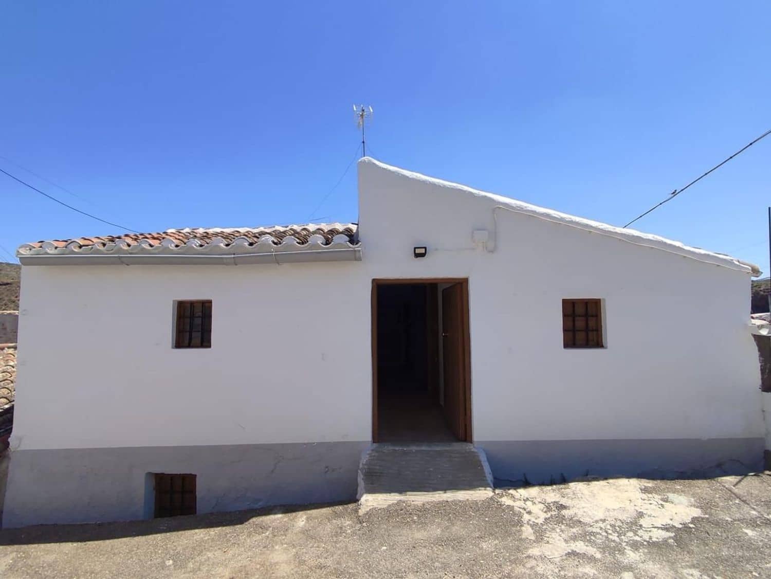 7 bedroom Villa for sale in Almeria city with garage - € 105,000 (Ref: 9563780)