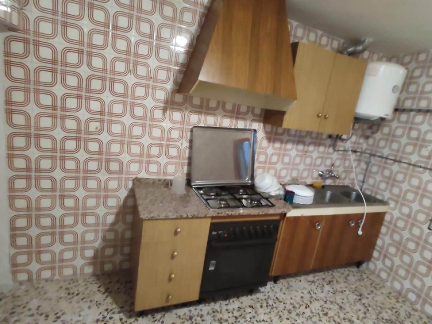 7 bedroom Villa for sale in Almeria city with garage - € 105,000 (Ref: 9563780)