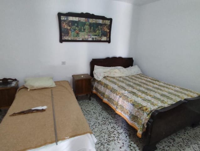 7 bedroom Villa for sale in Almería city with garage - € 105,000 (Ref: 9563780)