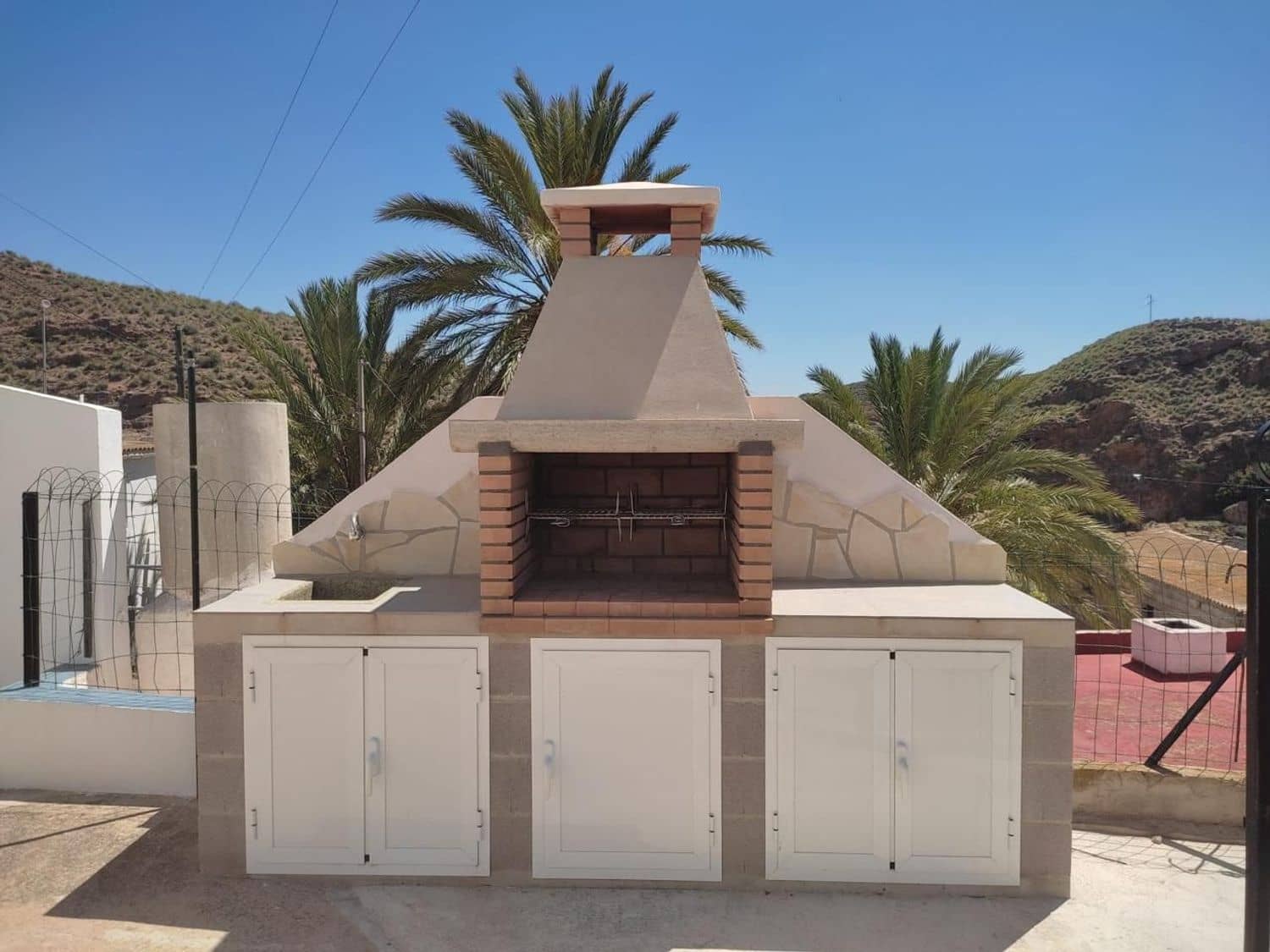 7 bedroom Villa for sale in Almeria city with garage - € 105,000 (Ref: 9563780)