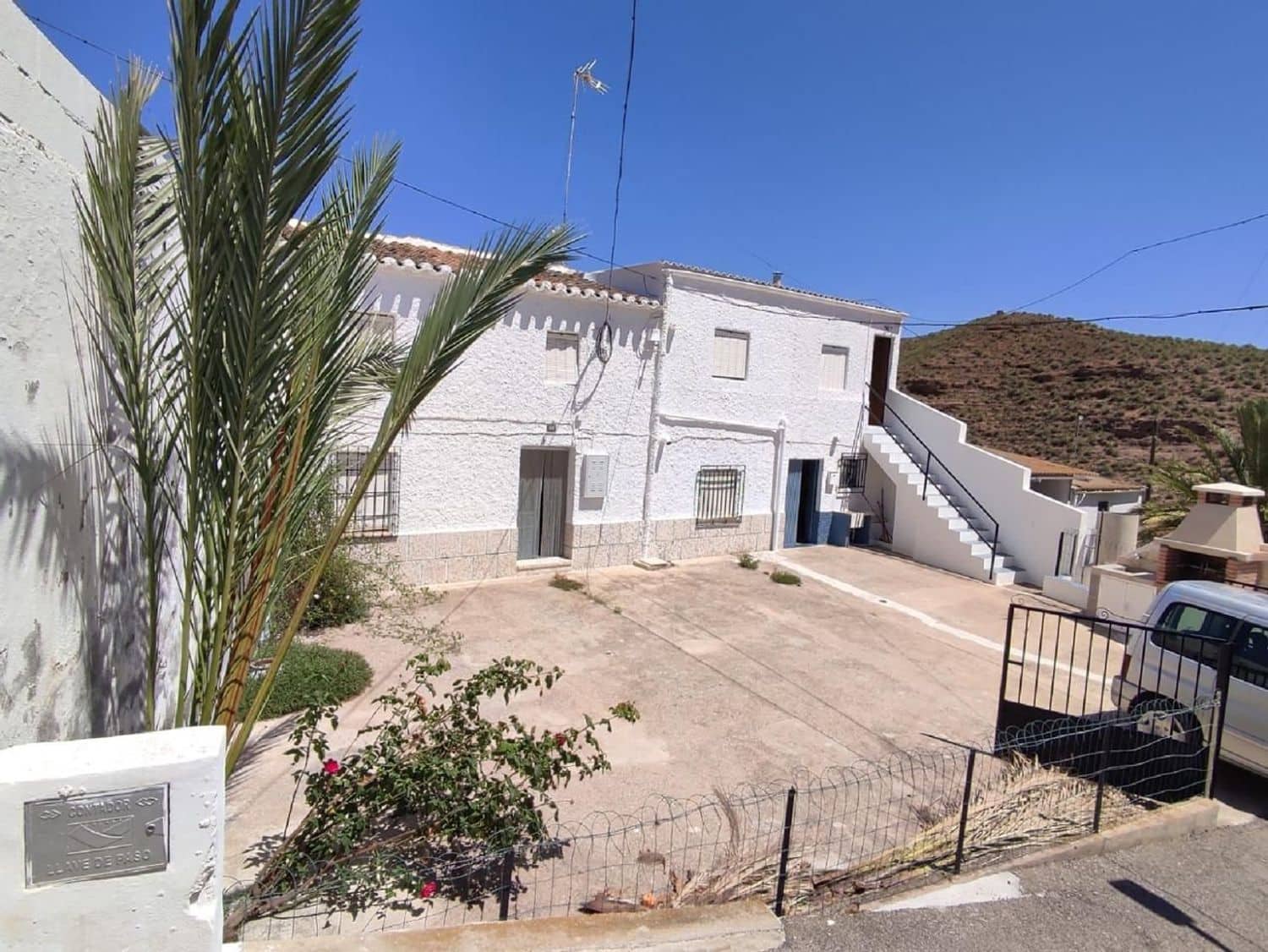 7 bedroom Villa for sale in Almeria city with garage - € 105,000 (Ref: 9563780)