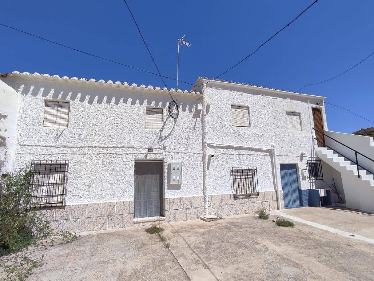7 bedroom Villa for sale in Almeria city with garage - € 105,000 (Ref: 9563780)