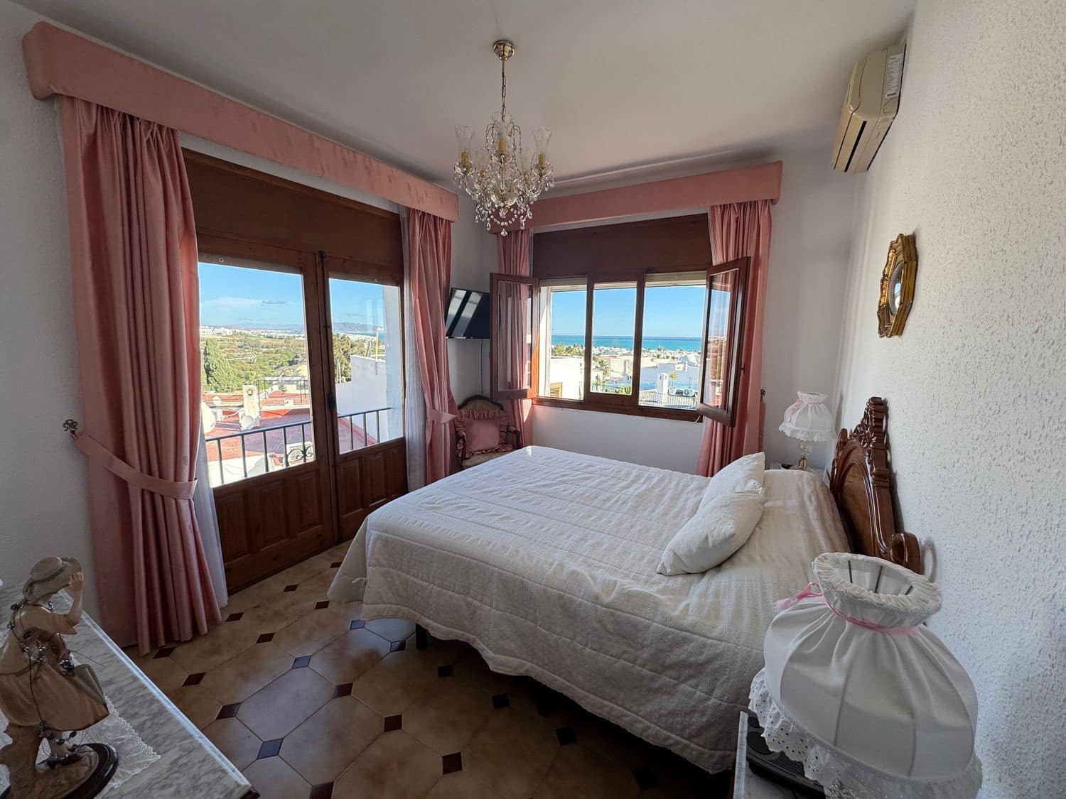 4 bedroom Villa for sale in Mojacar with garage - € 450,000 (Ref: 9564003)