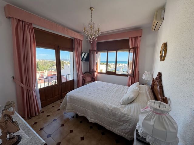 4 bedroom Villa for sale in Mojácar with garage - € 450,000 (Ref: 9564003)