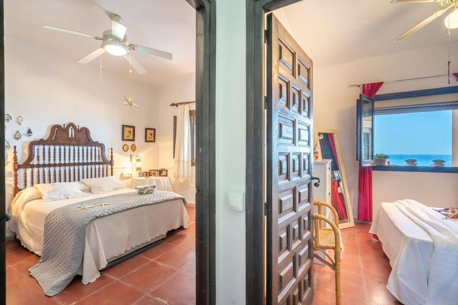 4 bedroom Villa for sale in Almeria city with garage - € 750,000 (Ref: 9590389)