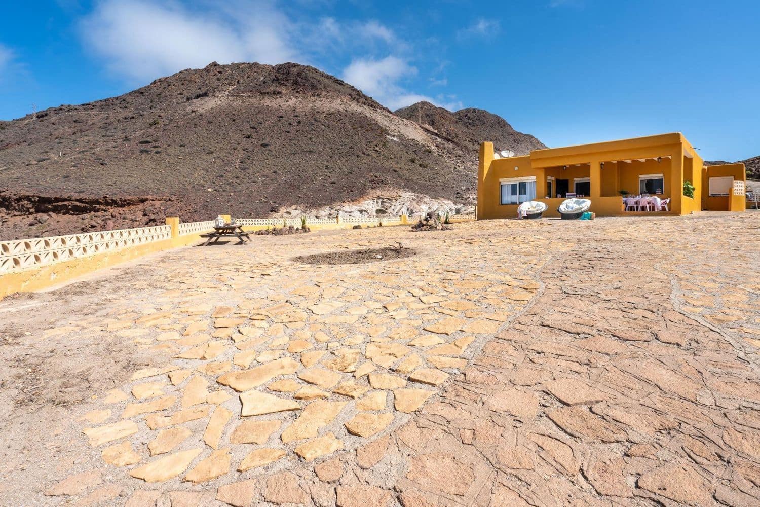 4 bedroom Villa for sale in Almeria city with garage - € 750,000 (Ref: 9590389)