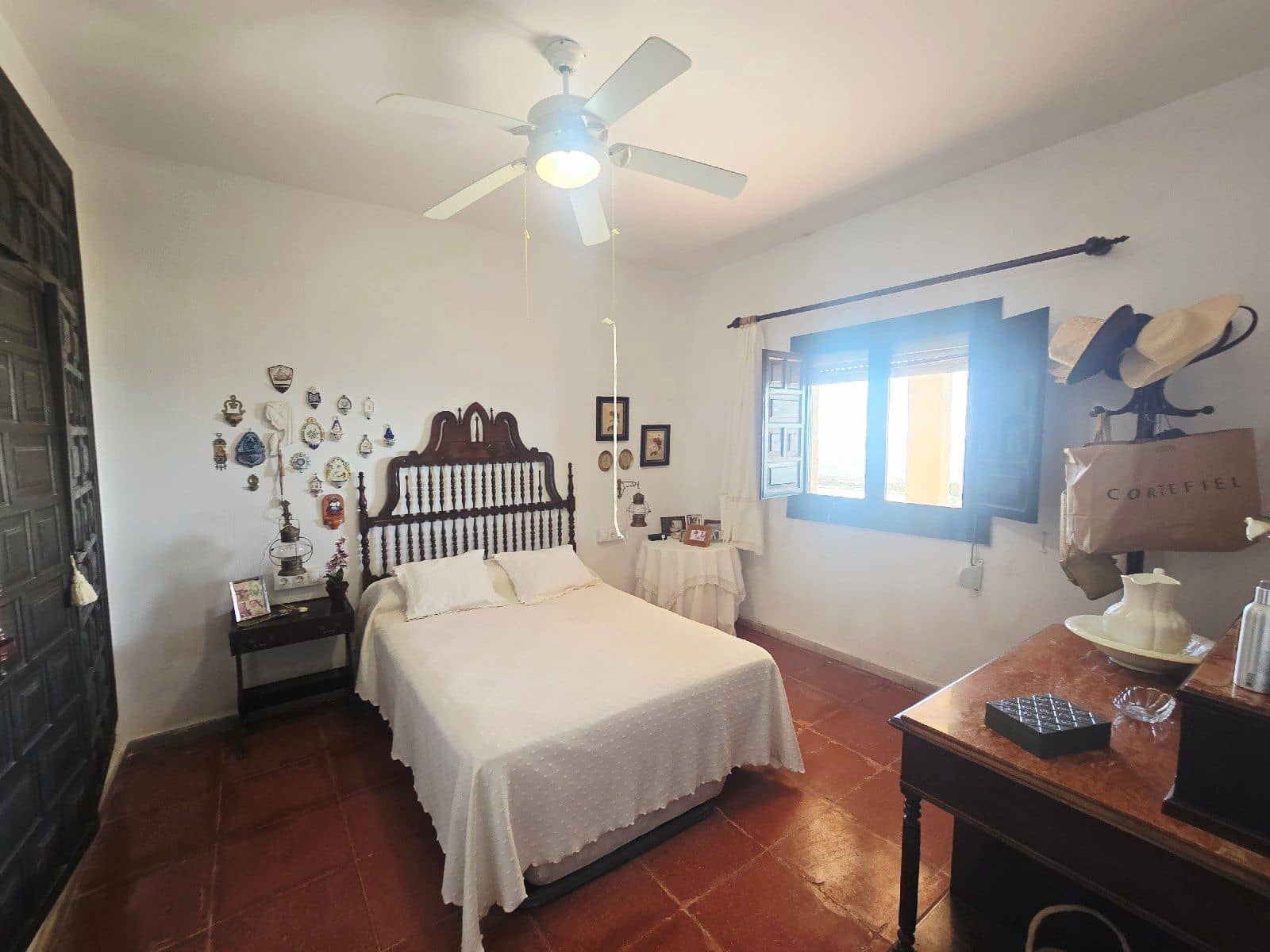 4 bedroom Villa for sale in El Cabo de Gata with garage - € 670,000 (Ref: 9590389)