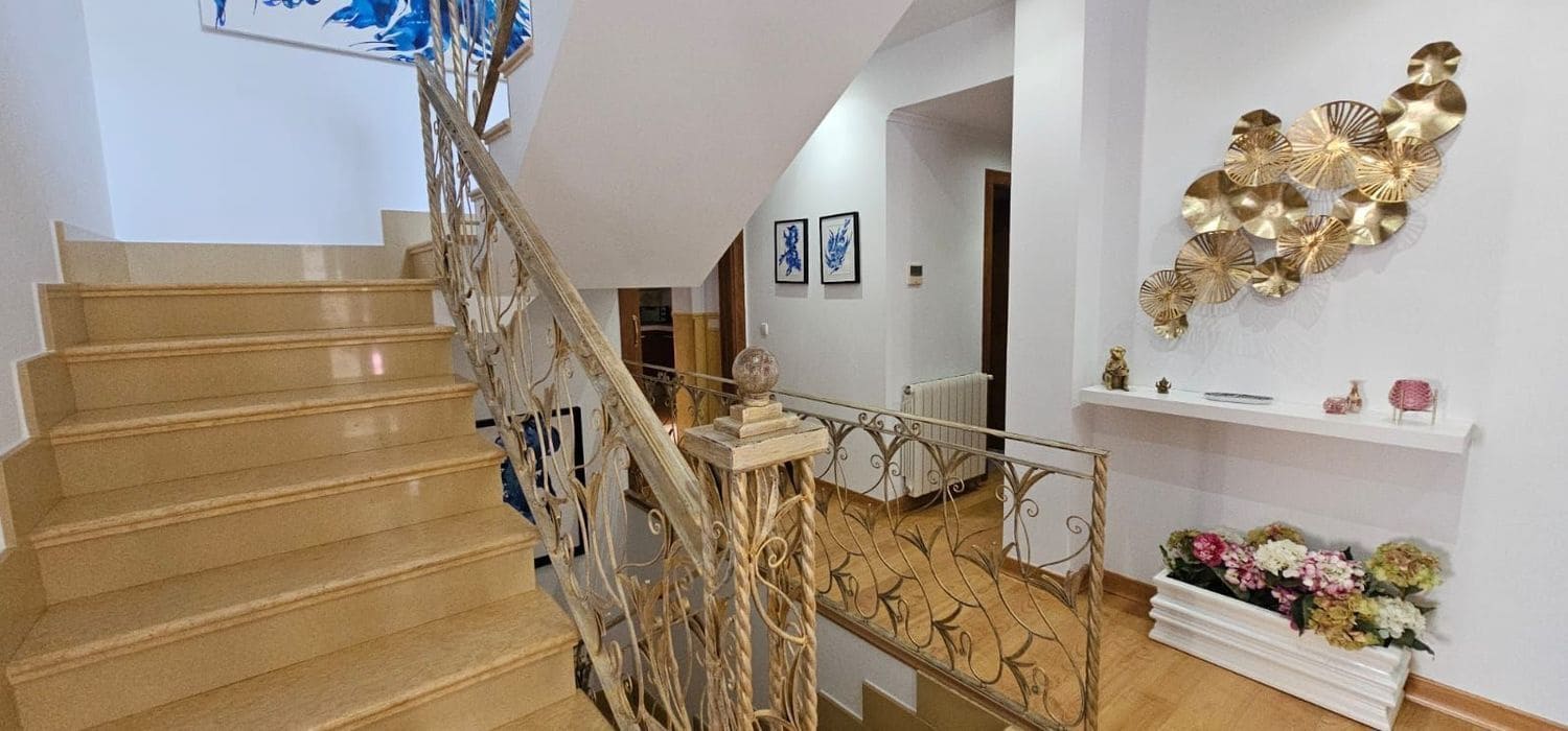 5 makuuhuone Huvila myytävänä paikassa Vera mukana 
autotalli - 685 000 € (Ref: 9646070)