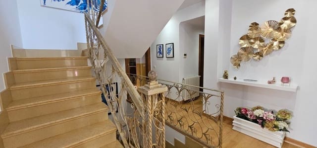 5 makuuhuone Huvila myytävänä paikassa Vera Ciudad, Vera mukana 
autotalli - 685 000 € (Ref: 9646070)