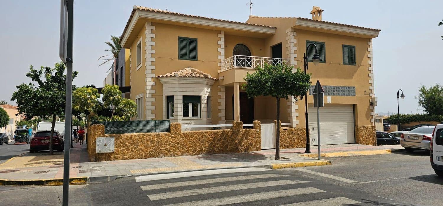 5 makuuhuone Huvila myytävänä paikassa Vera mukana 
autotalli - 685 000 € (Ref: 9646070)