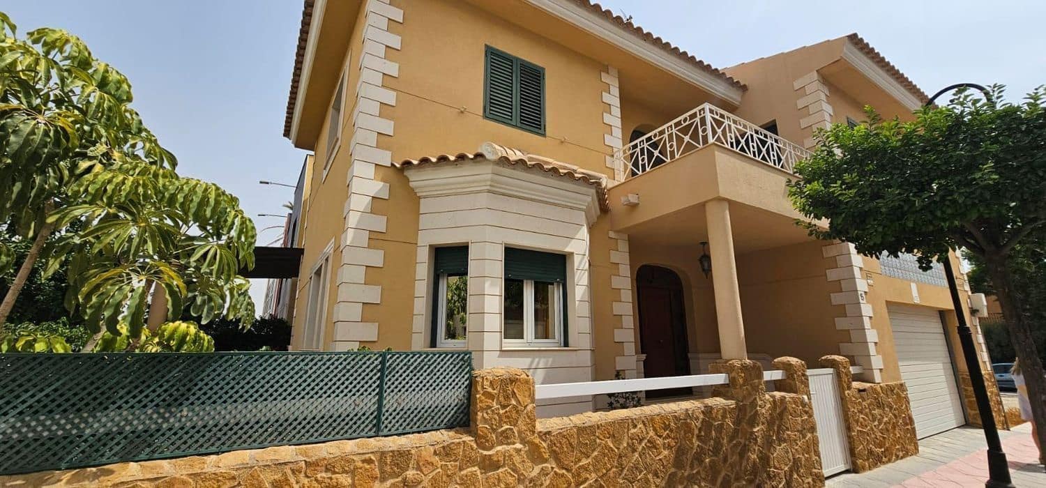 5 makuuhuone Huvila myytävänä paikassa Vera mukana 
autotalli - 685 000 € (Ref: 9646070)