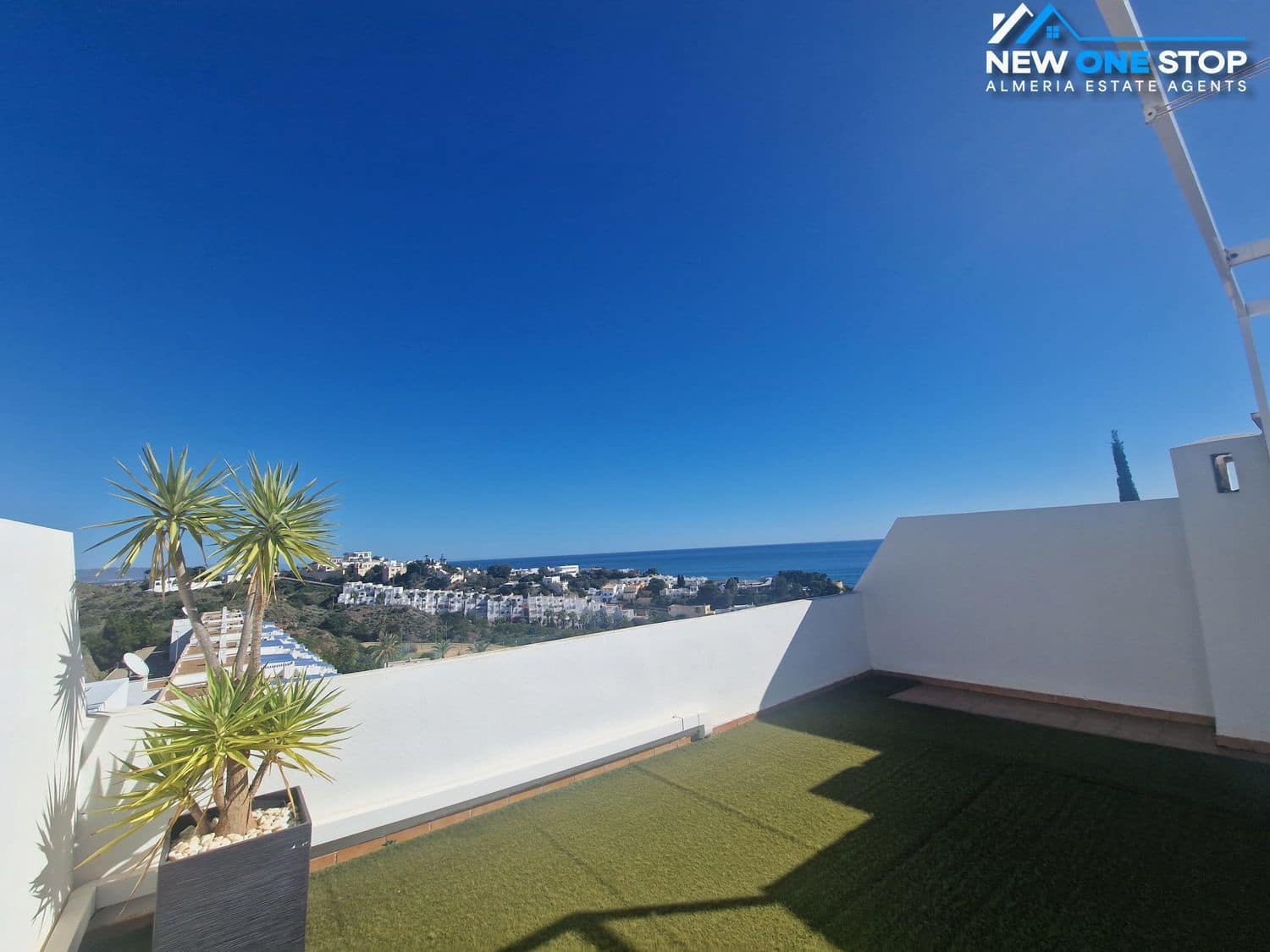 Ático de 2 habitaciones en Mojácar en venta con piscina garaje - 310.000 € (Ref: 9669394)