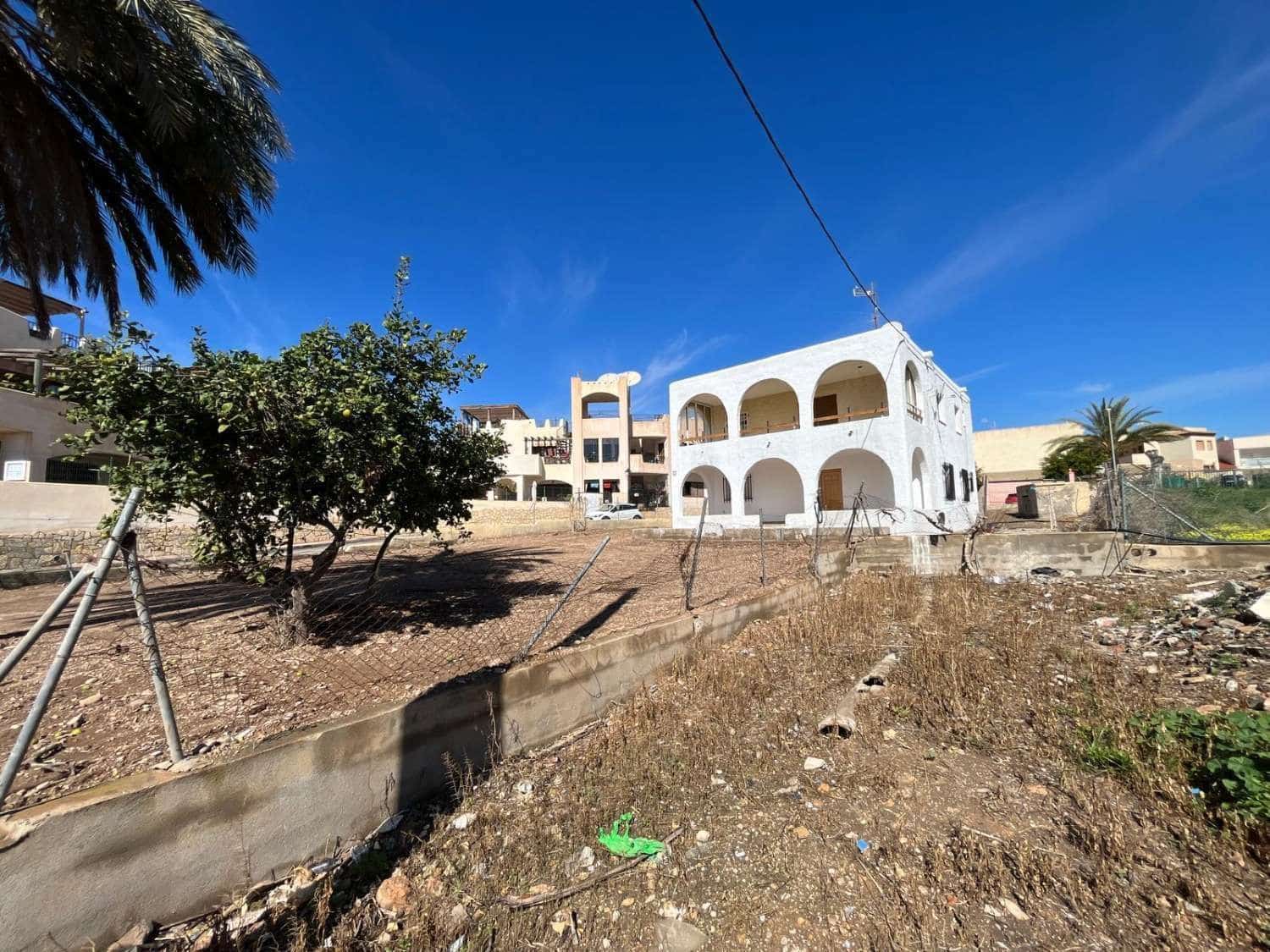 5 bedroom Villa for sale in Cuevas del Almanzora with garage - € 270,000 (Ref: 9676688)