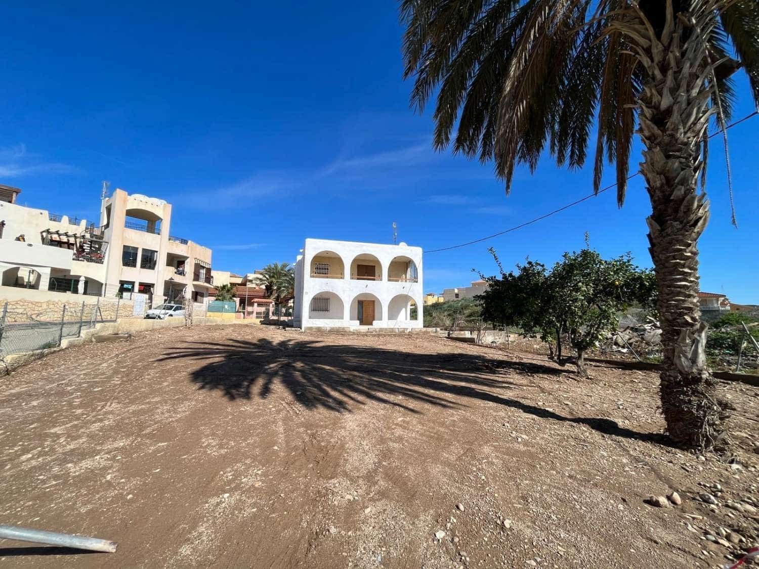 5 bedroom Villa for sale in Cuevas del Almanzora with garage - € 270,000 (Ref: 9676688)