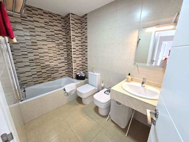 2 soveværelse Lejlighed til salg i Garrucha med swimmingpool garage - € 219.000 (Ref: 9687669)