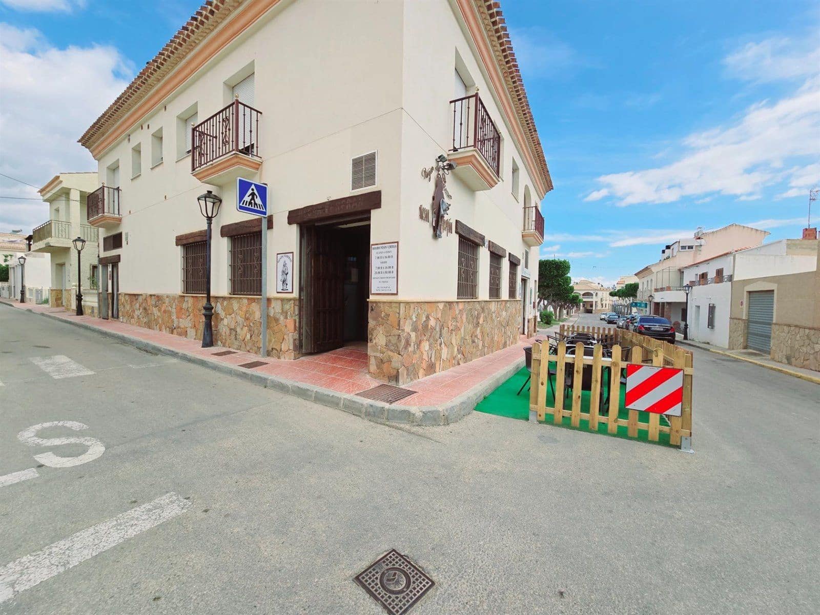Commercial for sale in Los Gallardos - € 199,950 (Ref: 9689897)