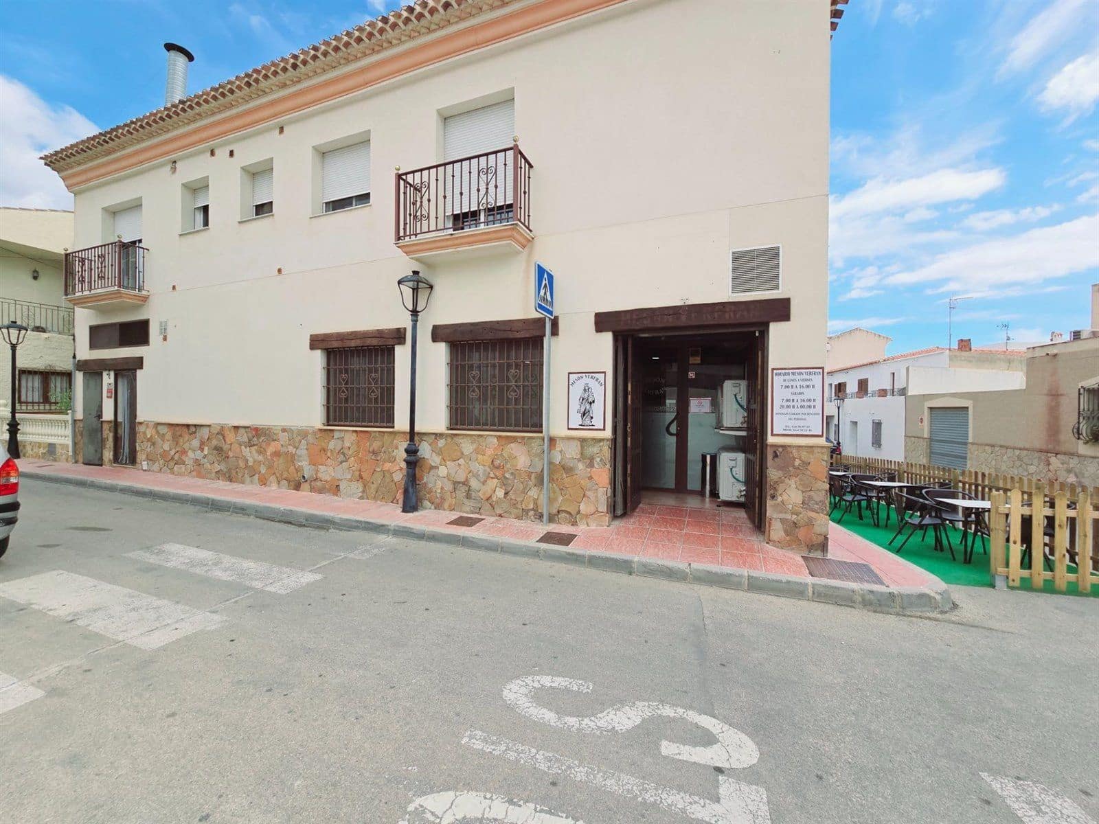 Commercial for sale in Los Gallardos - € 199,950 (Ref: 9689897)