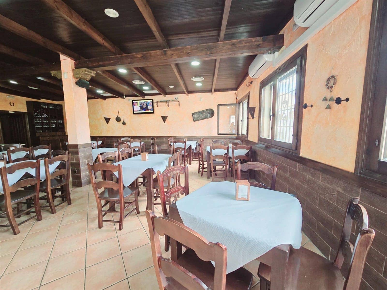 Commercial for sale in Los Gallardos - € 199,950 (Ref: 9689897)