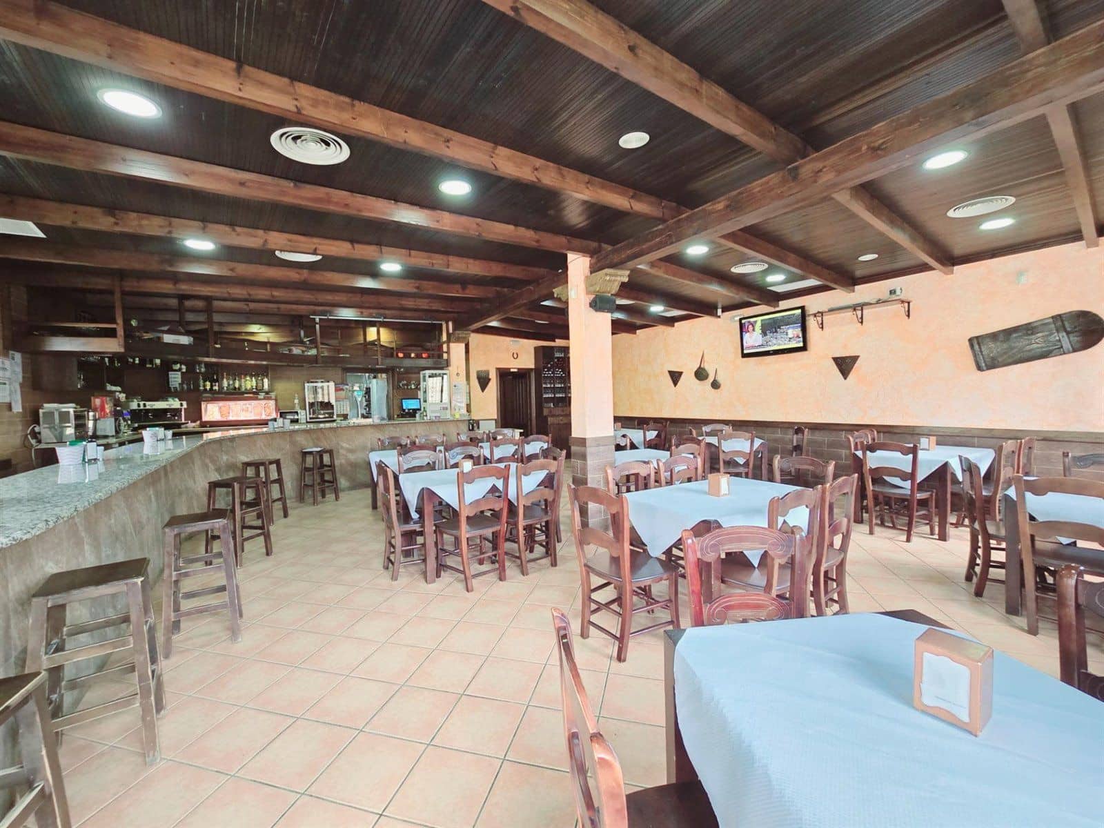 Commercial for sale in Los Gallardos - € 199,950 (Ref: 9689897)