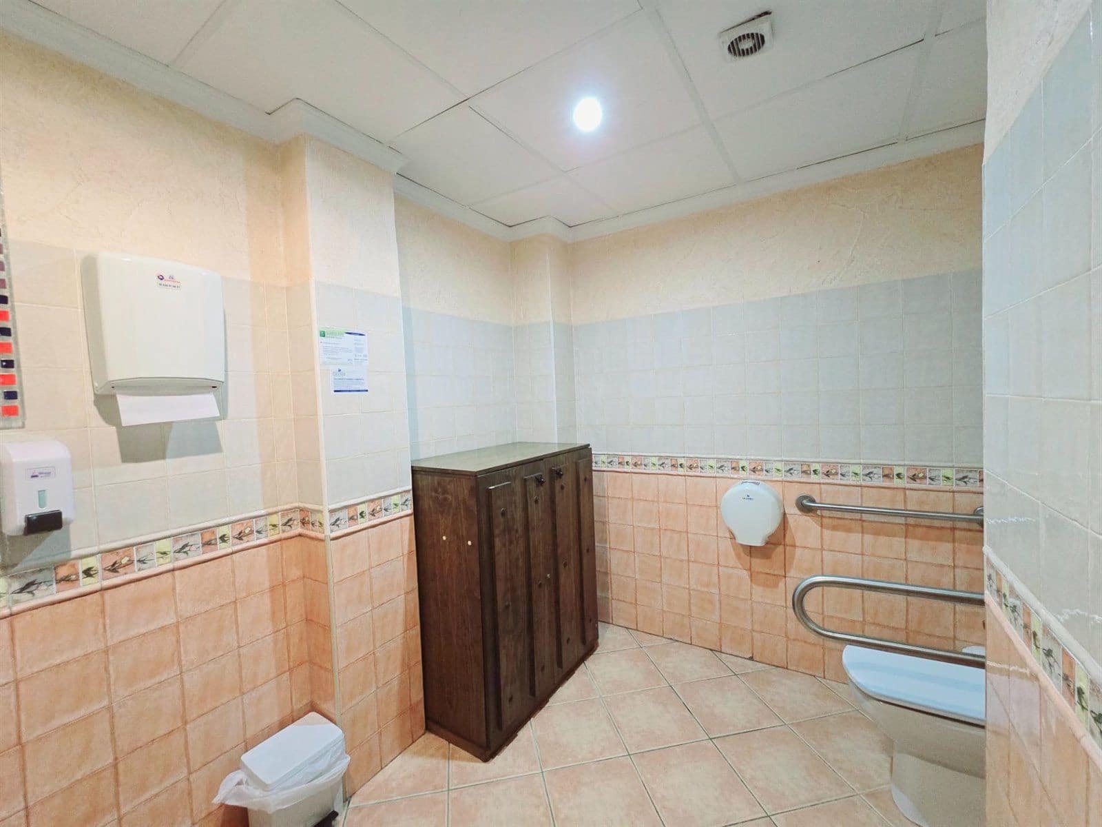 Commercial for sale in Los Gallardos - € 199,950 (Ref: 9689897)