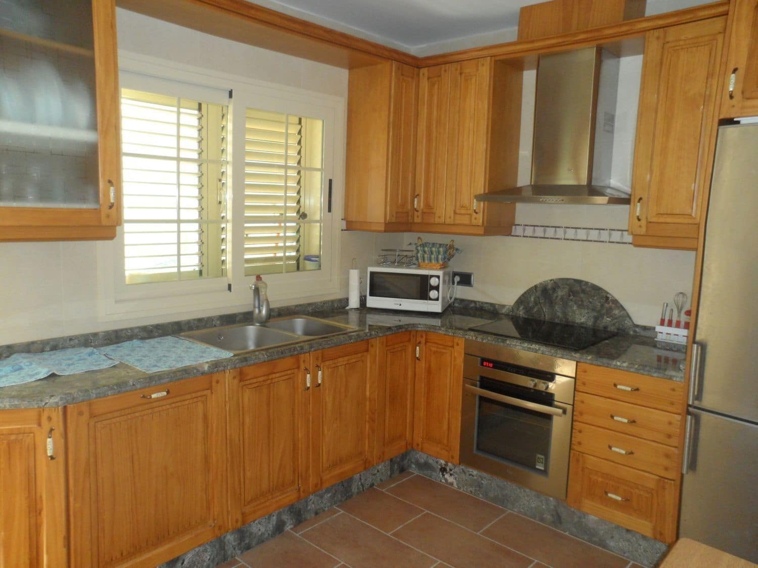 5 bedroom Villa for sale in Cuevas del Almanzora with garage - € 650,000 (Ref: 9714257)