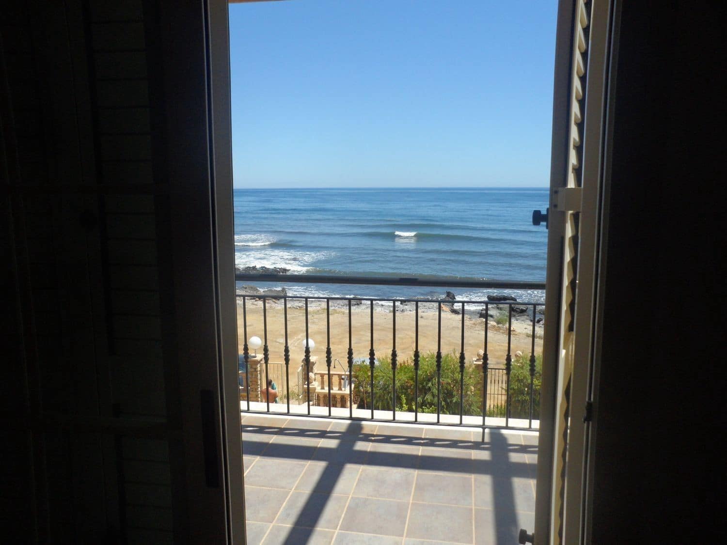 5 bedroom Villa for sale in Cuevas del Almanzora with garage - € 650,000 (Ref: 9714257)