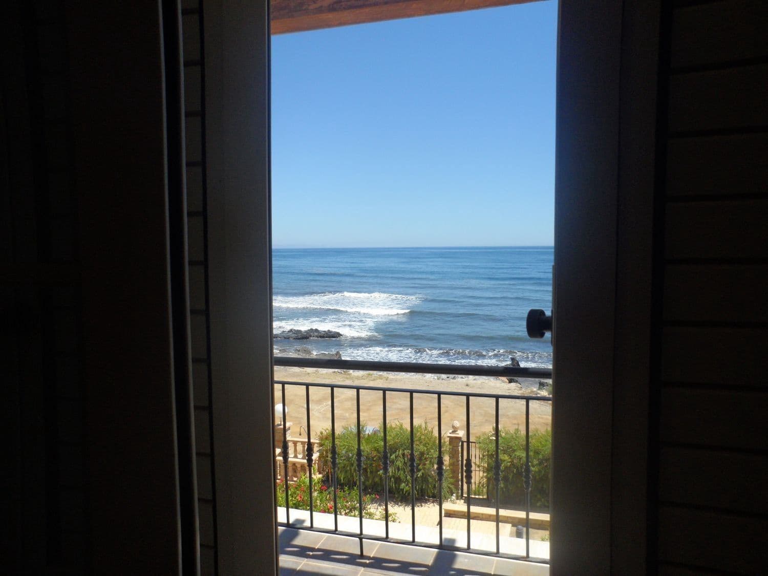 5 bedroom Villa for sale in Cuevas del Almanzora with garage - € 650,000 (Ref: 9714257)