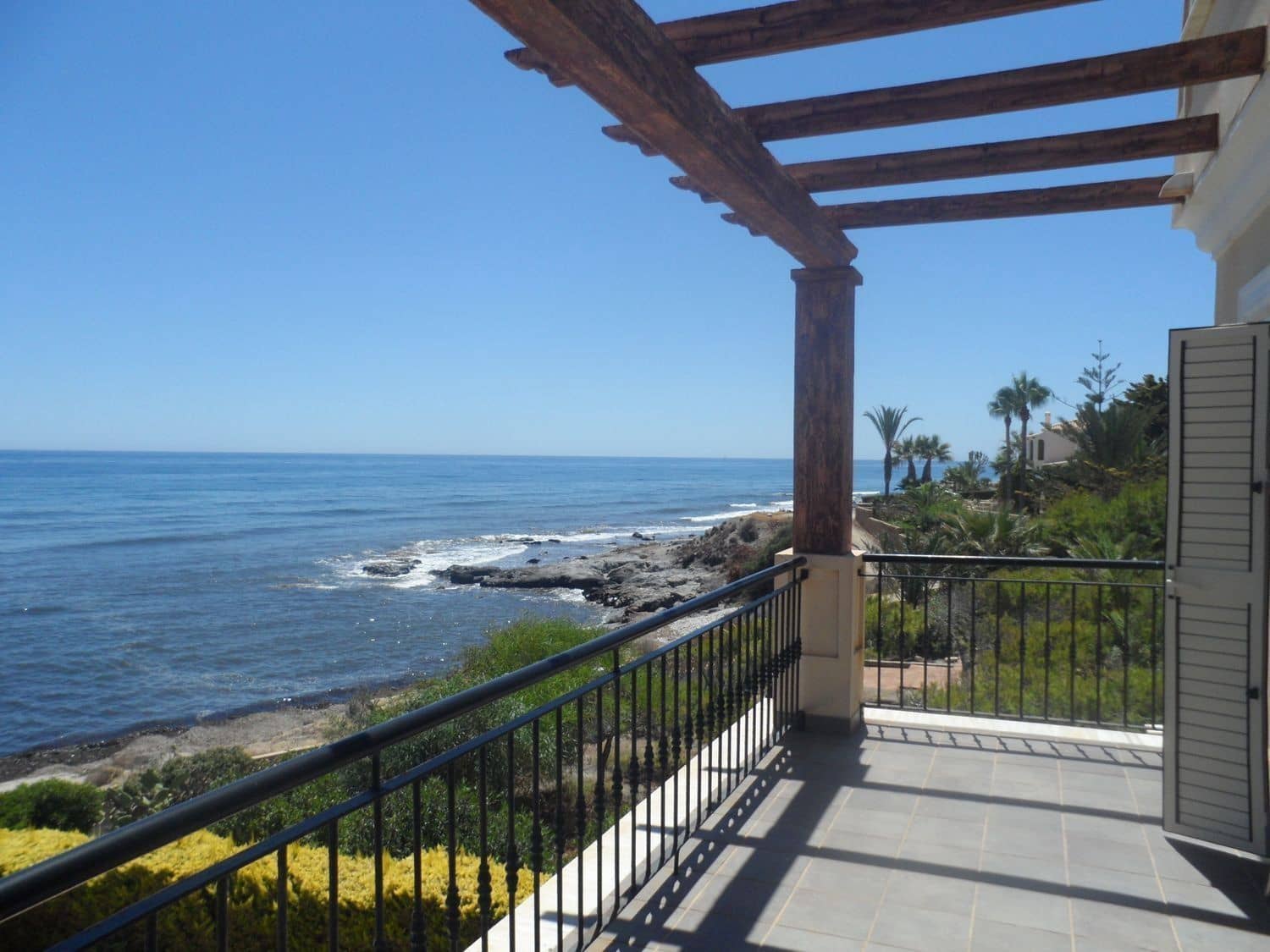 5 bedroom Villa for sale in Cuevas del Almanzora with garage - € 650,000 (Ref: 9714257)