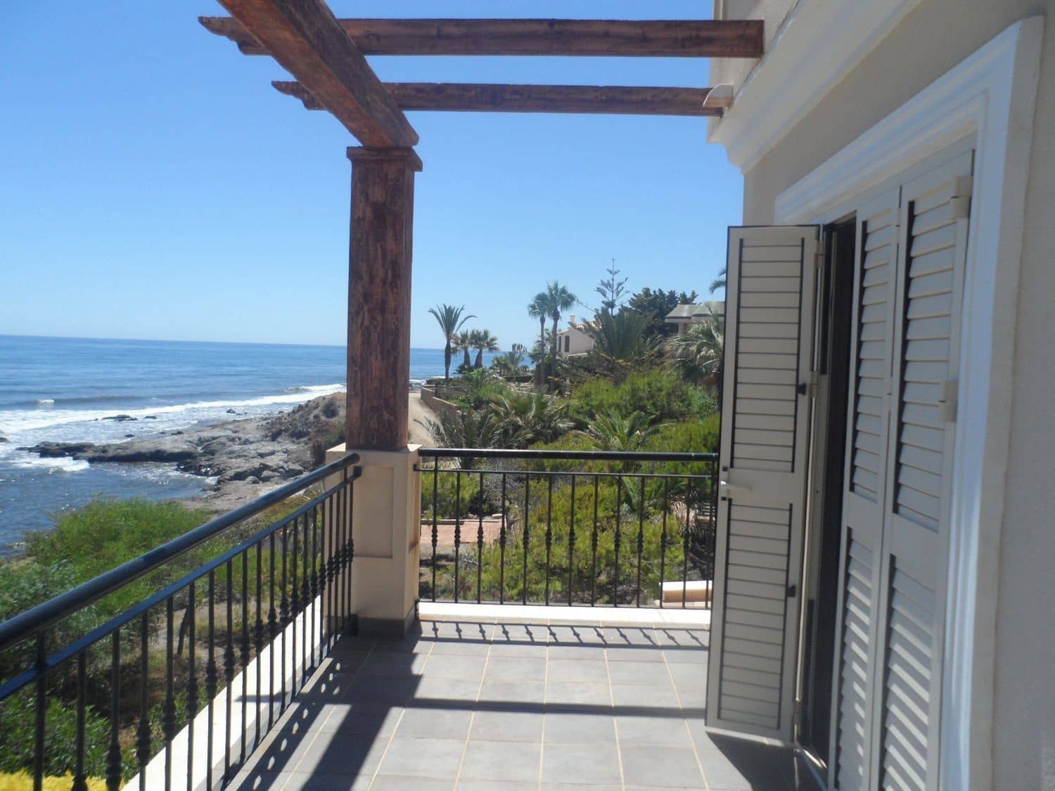 5 bedroom Villa for sale in Cuevas del Almanzora with garage - € 650,000 (Ref: 9714257)