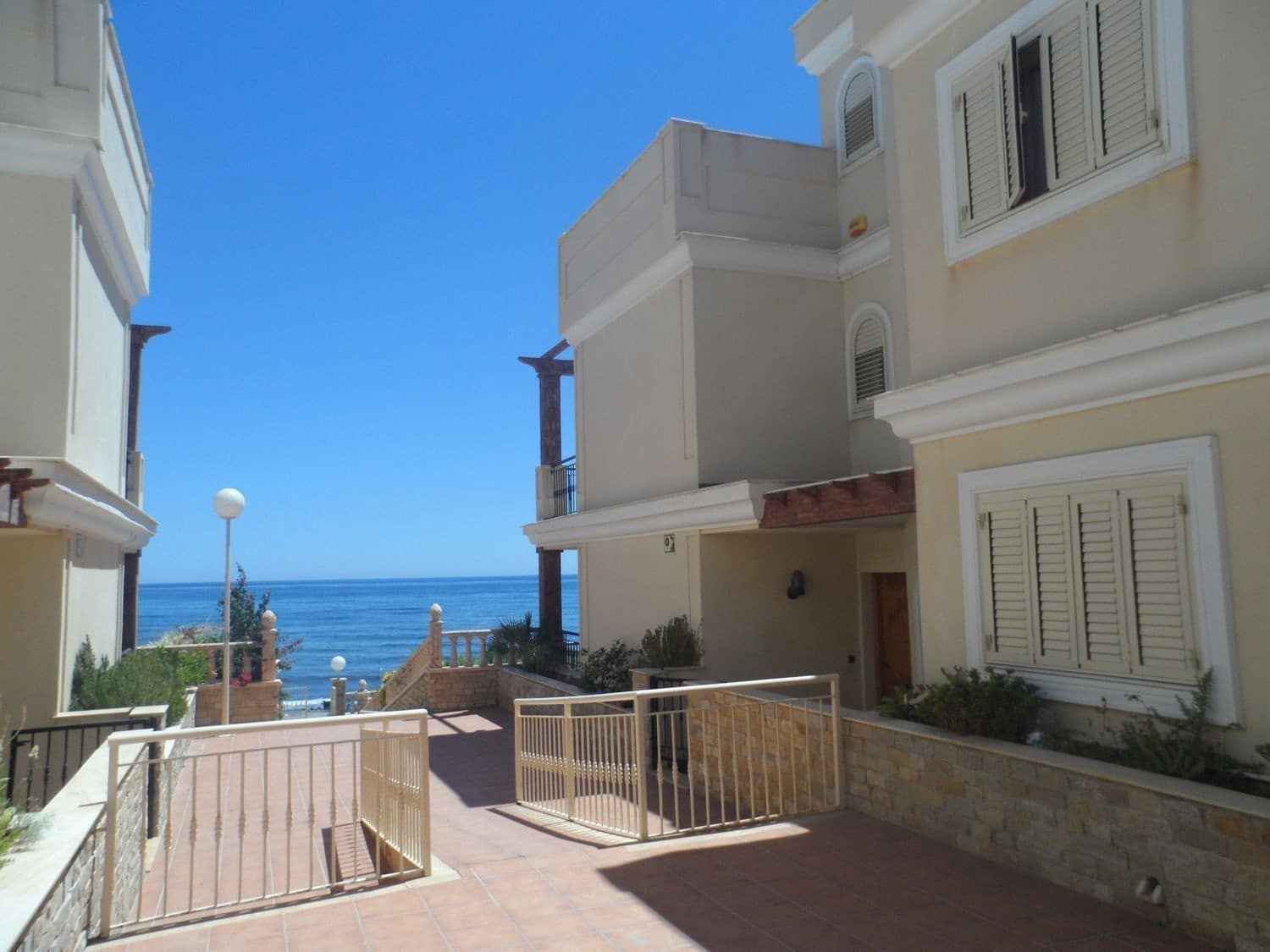 5 bedroom Villa for sale in Cuevas del Almanzora with garage - € 650,000 (Ref: 9714257)