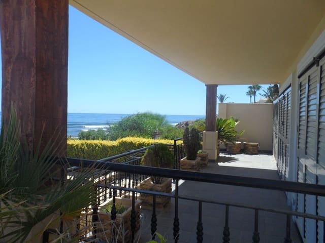 5 bedroom Villa for sale in Cuevas del Almanzora with garage - € 650,000 (Ref: 9714257)