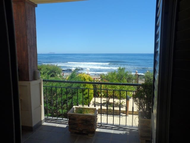 5 bedroom Villa for sale in Cuevas del Almanzora with garage - € 650,000 (Ref: 9714257)