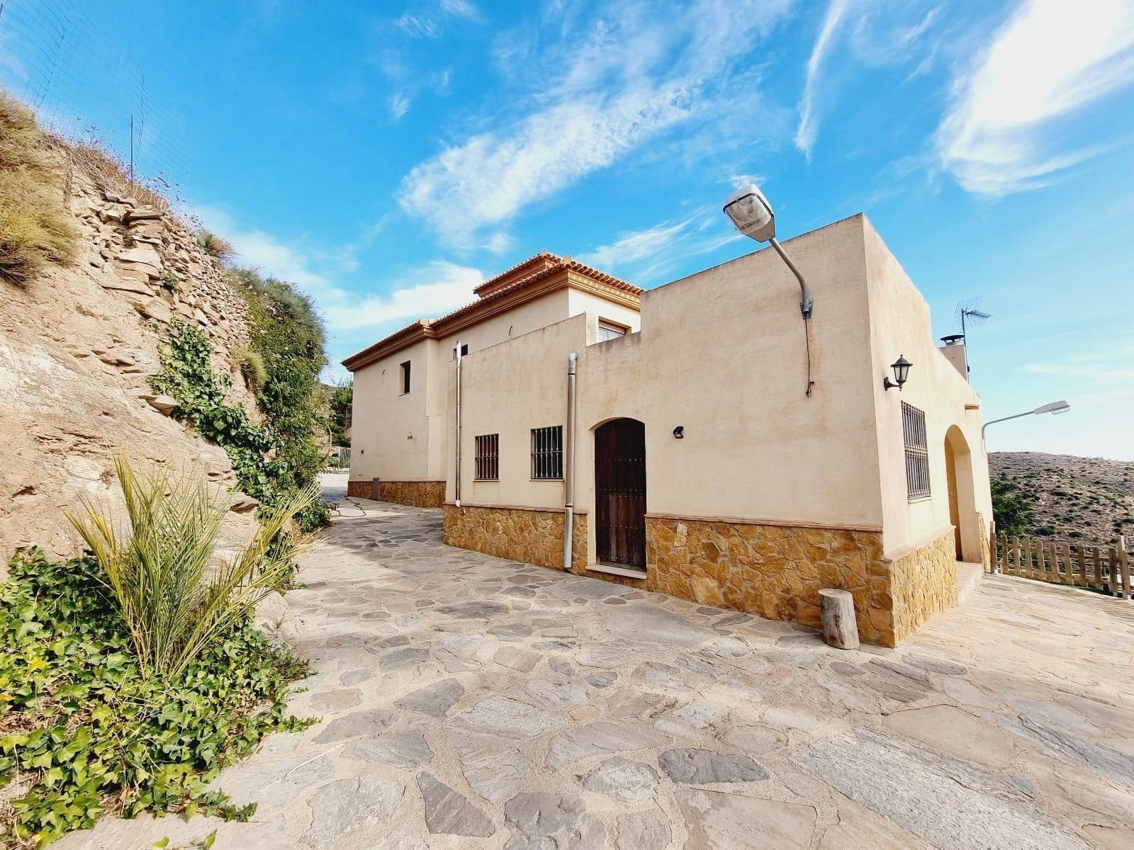 6 bedroom Villa for sale in Bedar with pool garage - € 506,000 (Ref: 9714258)