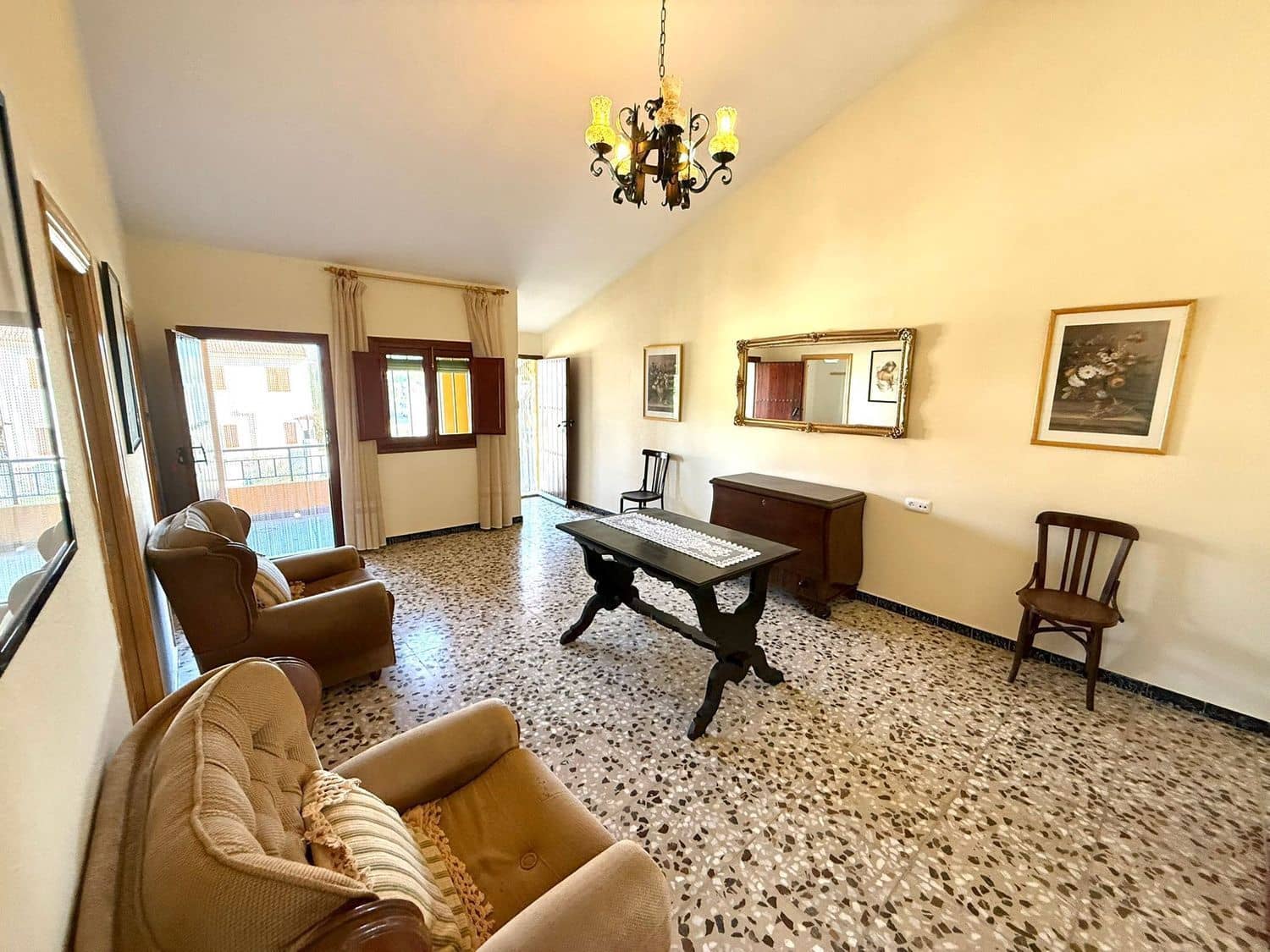 8 bedroom Townhouse for sale in San Juan de los Terreros with garage - € 250,000 (Ref: 9716783)