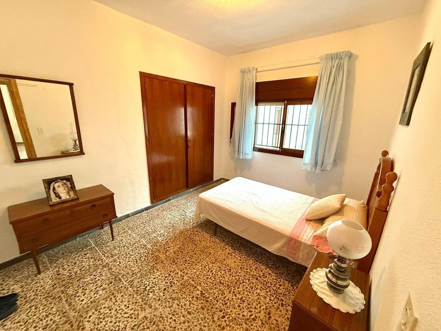 8 bedroom Townhouse for sale in San Juan de los Terreros with garage - € 250,000 (Ref: 9716783)