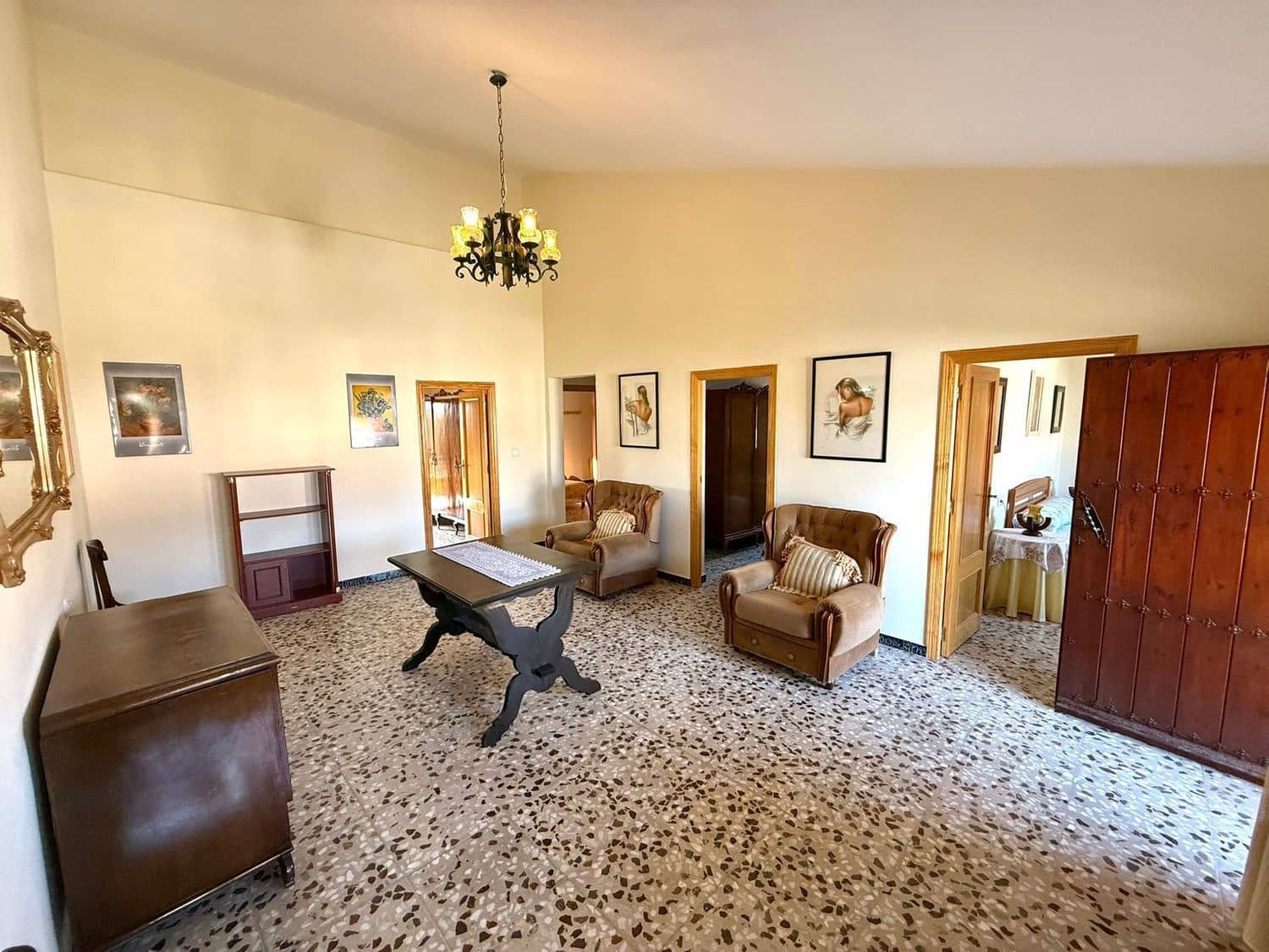 8 bedroom Townhouse for sale in San Juan de los Terreros with garage - € 250,000 (Ref: 9716783)